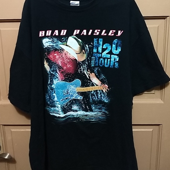 Gildan Other - Brad Paisley H2O tour World shirt 2XL Gildan Other - Brad Paisley H2O tour World shirt 2XL
